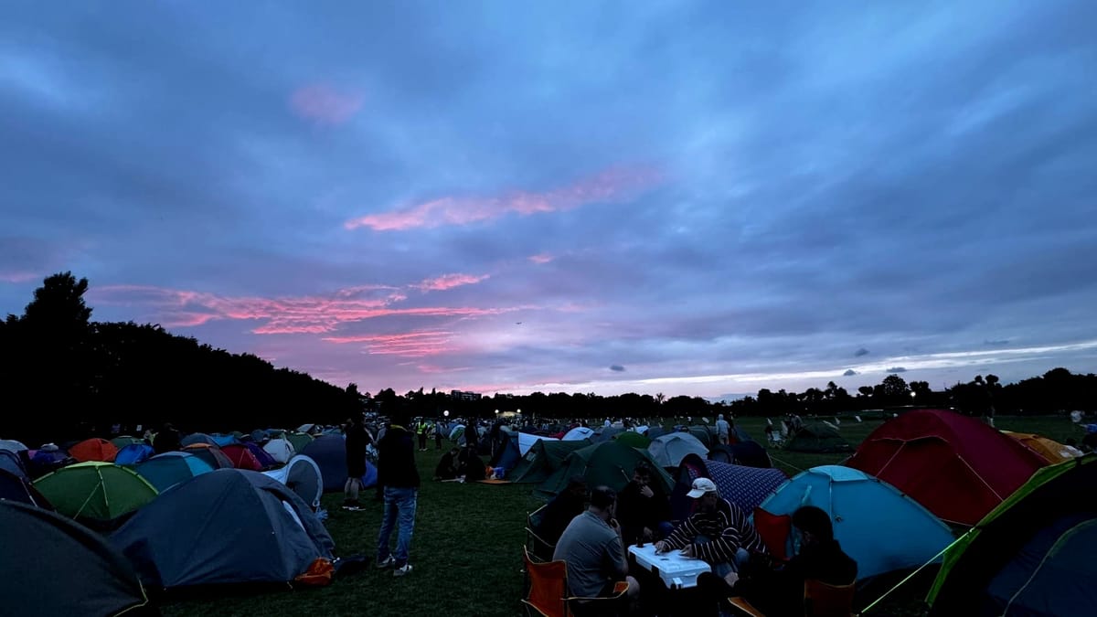 Late Night Vibes: Wimbledon Queue Edition